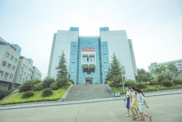 具体是:邵阳学院,湘中幼儿师范高等专科学校,邵阳职业技术学院.