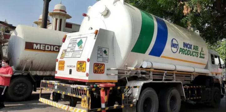 印度马哈拉施特拉邦运送液态医用氧气的油罐车在途中发生泄漏