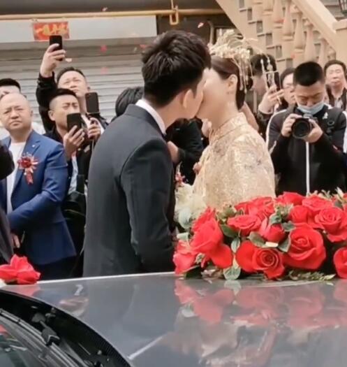 8年老主播阿哲结婚几十辆劳斯莱斯助阵价值至少破亿