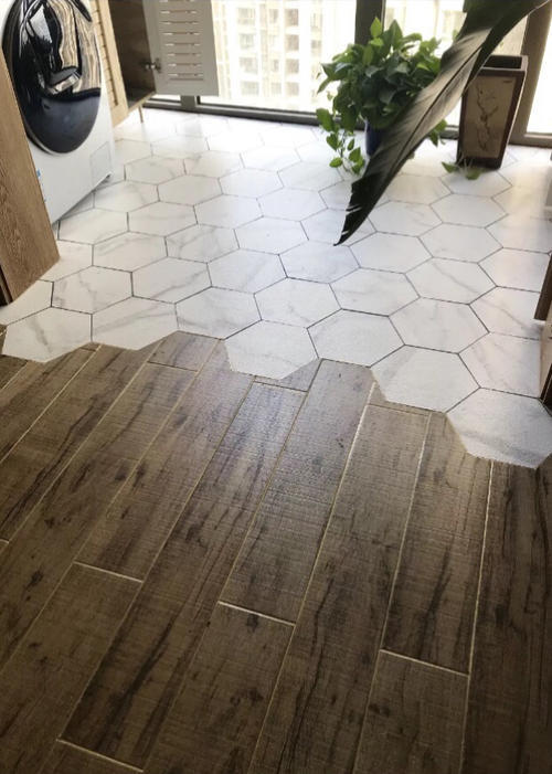 瓷砖上直接装木地板|瓷砖上面可以直接铺木地板吗0