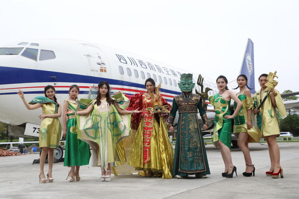 惊艳四川金堂高校学子自创三星堆潮服亮相央视演绎古蜀文明盛宴