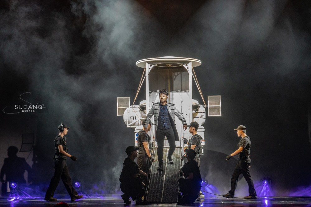 魔术师现场变出超级跑车观众质疑玩具车三亚旅游越来越魔幻