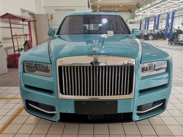 劳斯莱斯库里南湖水蓝彰显天高云淡风清自在人间