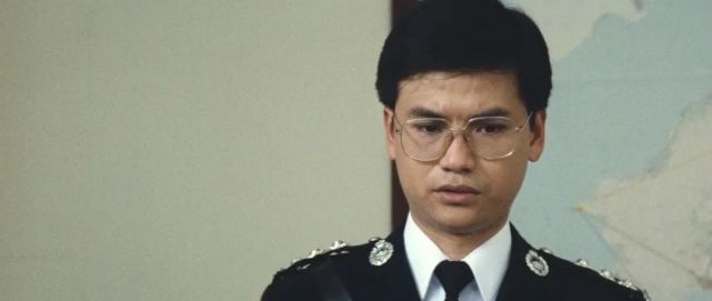 《警察故事》中的职场,超级警察成龙只能靠玩命上位,高层讲谋略