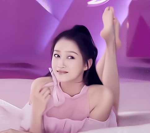 关晓彤拍摄"卫生巾"广告,未修图照曝光,网友:这太撩人了