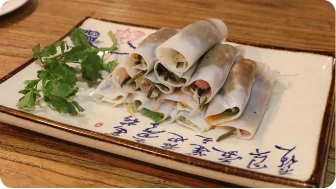 除了剪粉,裹卷这自带辣椒香味的小吃外,安顺的甜丝丝的冲冲糕也很值得