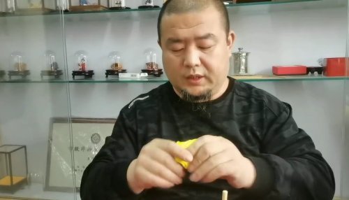 面塑八仙藏身核桃壳微面塑彰显匠人精神