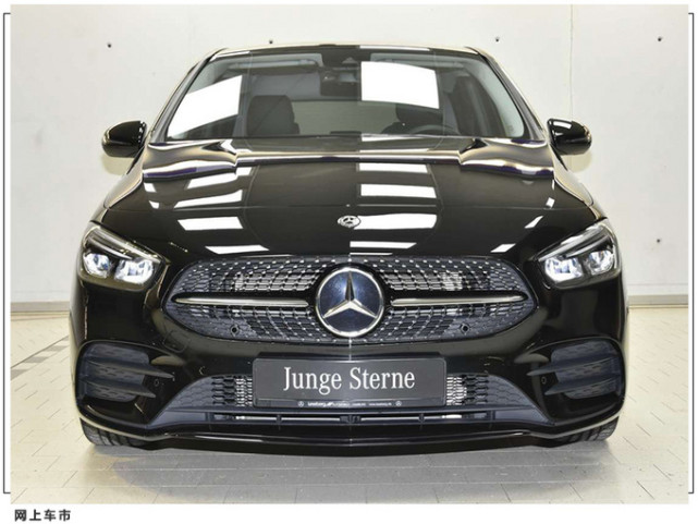 奔驰b级旅行车实拍搭20t引擎滑动式全景天窗配amg运动套件