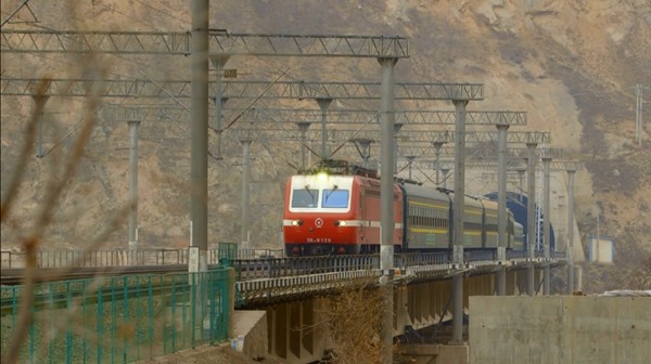 趟趟慢火车开出幸福路