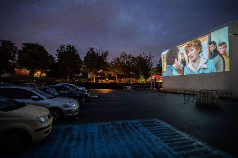 小细节大文明丨汽车影院观影礼仪篇