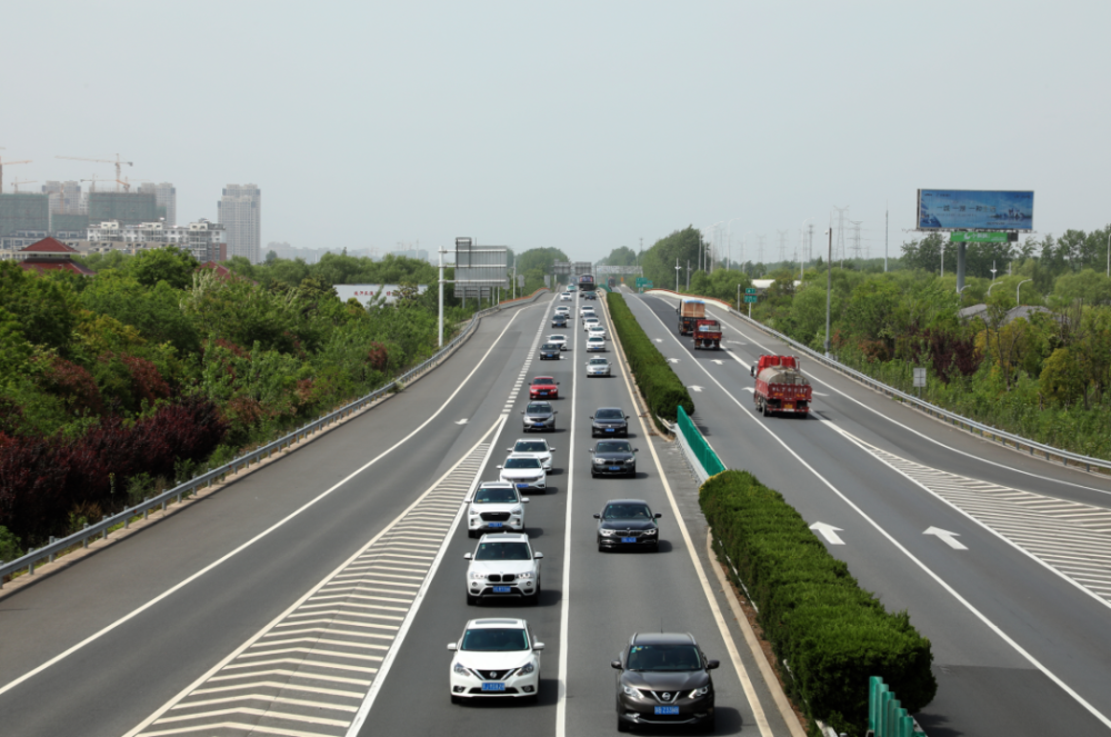 这个五一,盐城交警用行动致"警"劳动者!