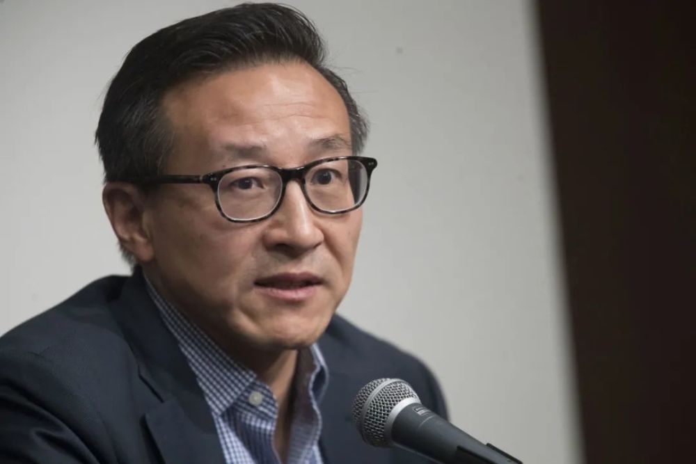 阿里巴巴联合创始人蔡崇信筹款2.5亿美元,支持美国亚裔群体_腾讯新闻