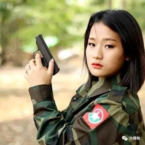 看了缅甸克钦武装中的这些小姐姐,我的心都萌化了!