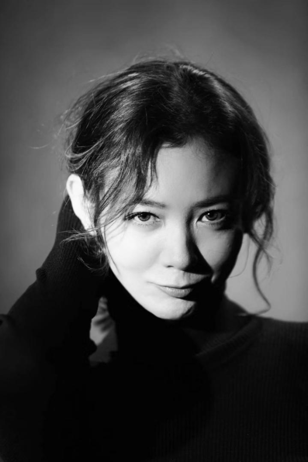 演员崔波延续高冷,爱惹事的气质,此次扮演一个爱跳广场舞,很有生活