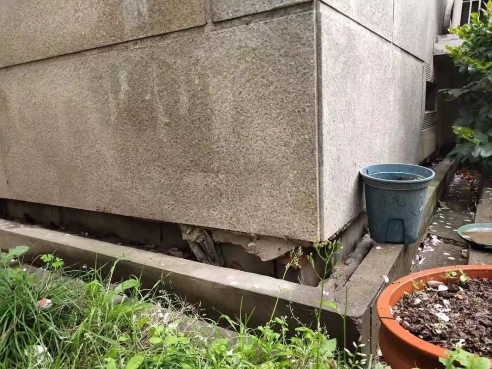 心慌慌沪上数幢居民楼沉降3年多大楼与地面裂缝宽超4厘米