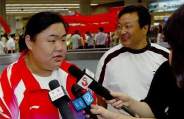 举重运动员唐功红04年舍命夺金牌下场后口鼻流血今咋样