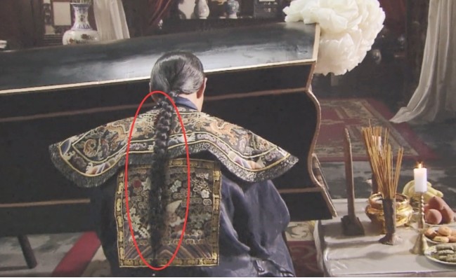 可是当剪辫子在全国蔓延成风的时候,乾隆帝终于坐不住了