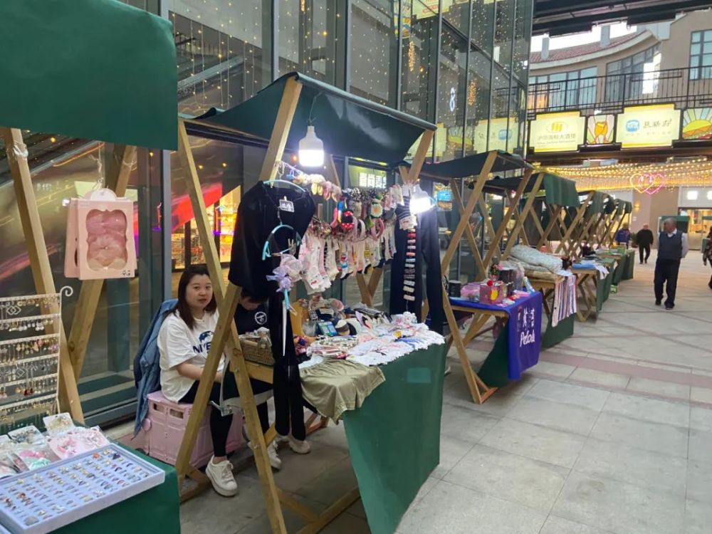 逛夜摊 看车展 嘉定这个夜市有点燃 腾讯新闻