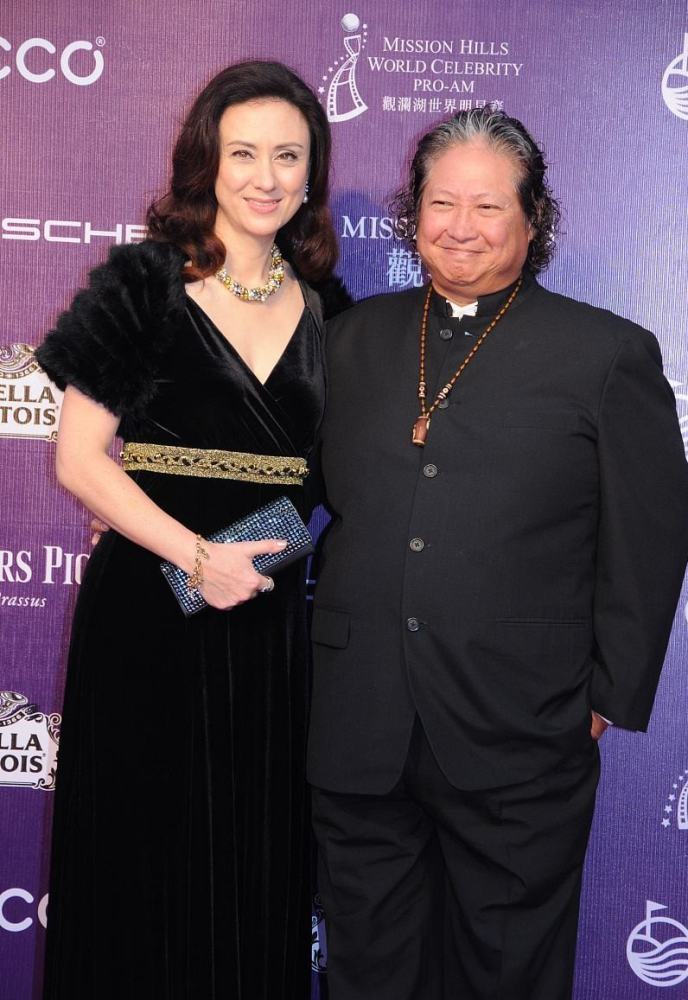 洪金宝有这样的老婆真享福,身材窈窕五官精致,真是越老越有味道