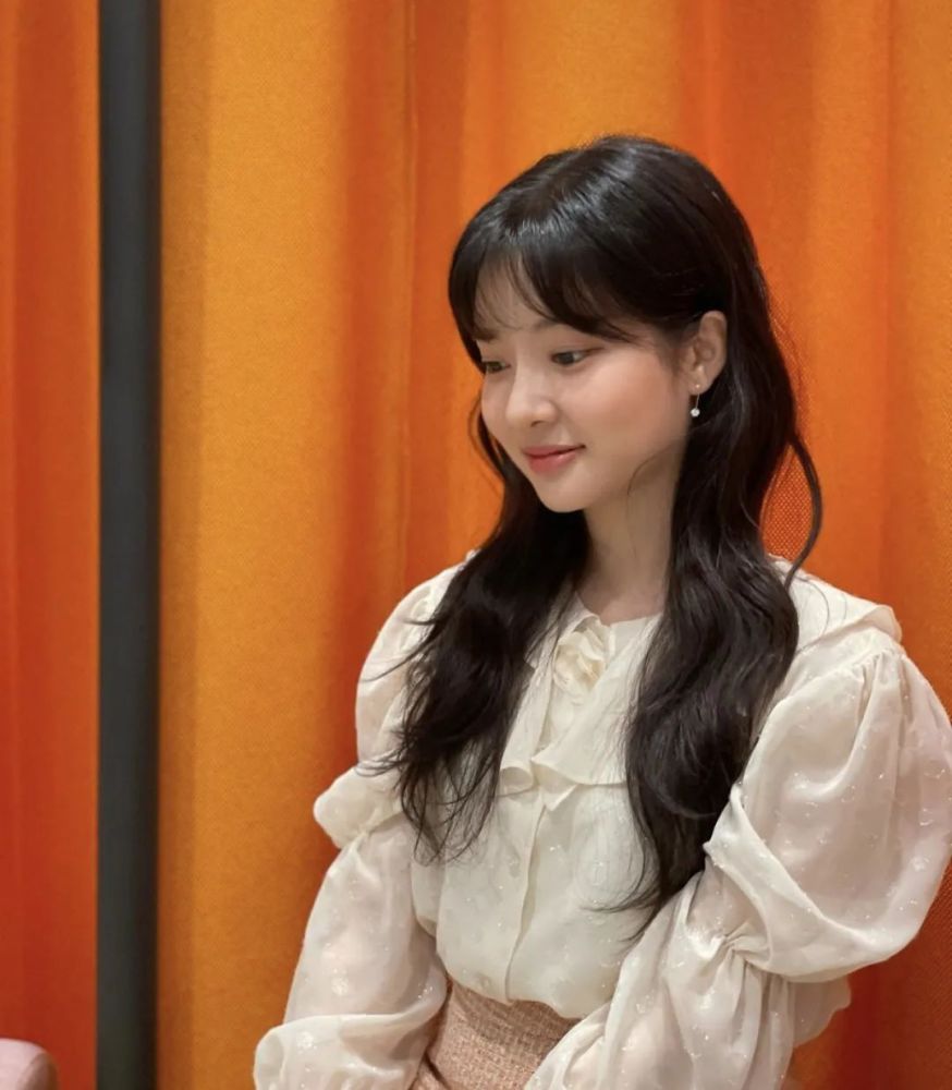 喜欢穿裙子的集美,可以多去翻翻赵秀敏(闵雪雅)的ins,跟着穿不怕出错!