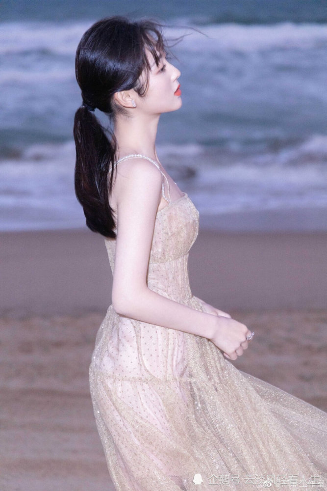 邢菲出尘脱俗俏丽多姿