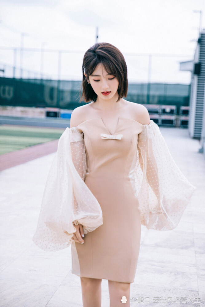 邢菲出尘脱俗俏丽多姿