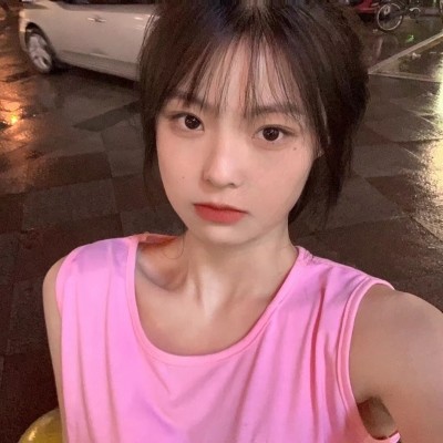 女生头像也不是很想谈恋爱就是嘴巴有点干