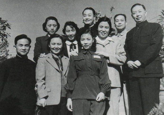 最后的幸福当时,组织上对于严凤英很看重,认为甘律之不过是个小开
