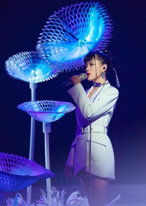 "ai姐姐"朱婧汐把实验室搬上舞台 网友:"冲!给弱小ai安排上!