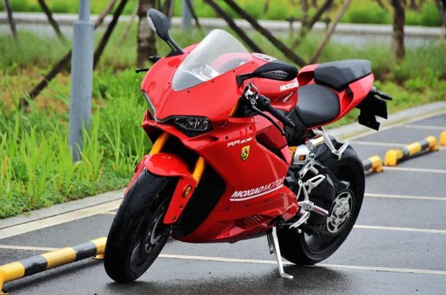 1比1仿造杜卡迪国产摩枭新车亮相配隆鑫500发动机22升油箱