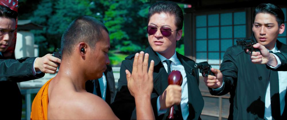 秦风发现的重要证物——黄铜摆件被田中直己带走.