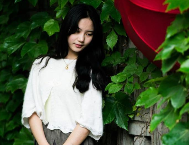 正常情况下,14岁的孩子读初中,但何碧玉实在是太优秀了,她学习能力很