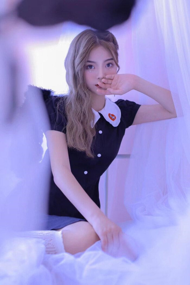 刘丽千直播吐血遭紧急送医,被质疑遭公司压榨,家庭状