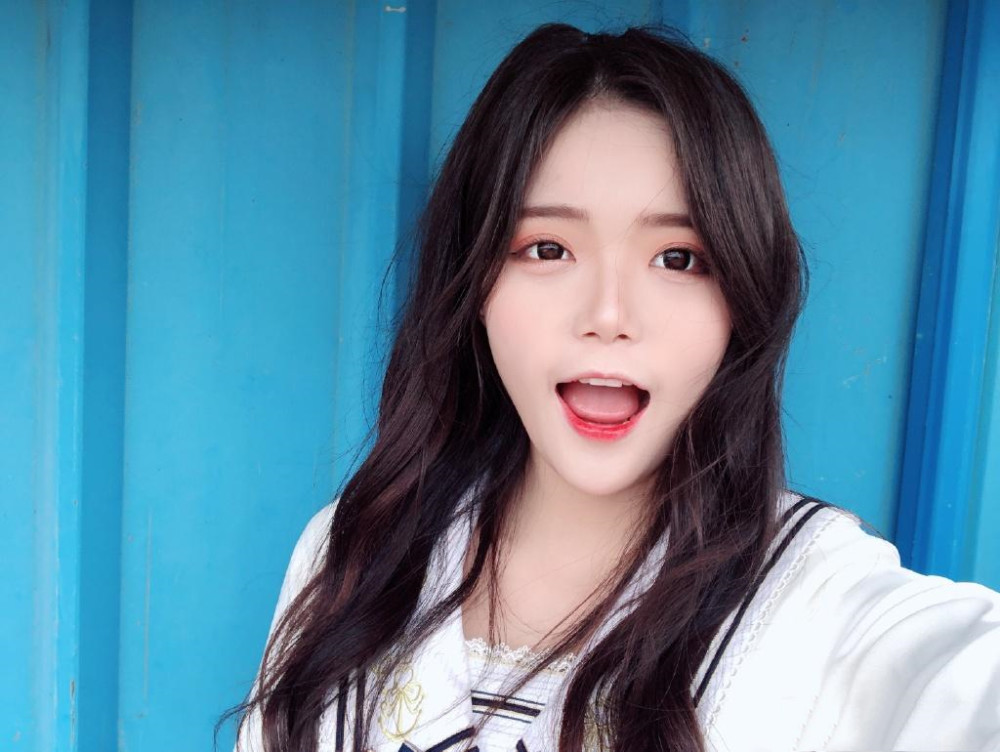 刘丽千直播吐血遭紧急送医,被质疑遭公司压榨,家庭状