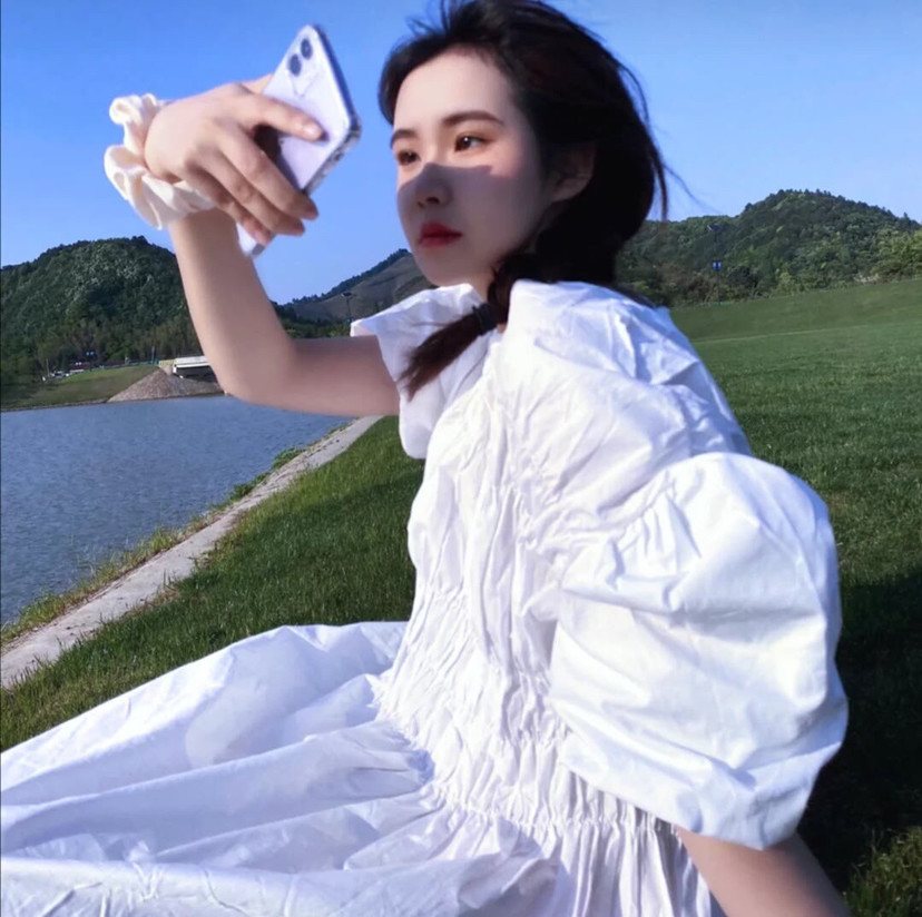 女生头像:生活本沉闷,跑起来才有风