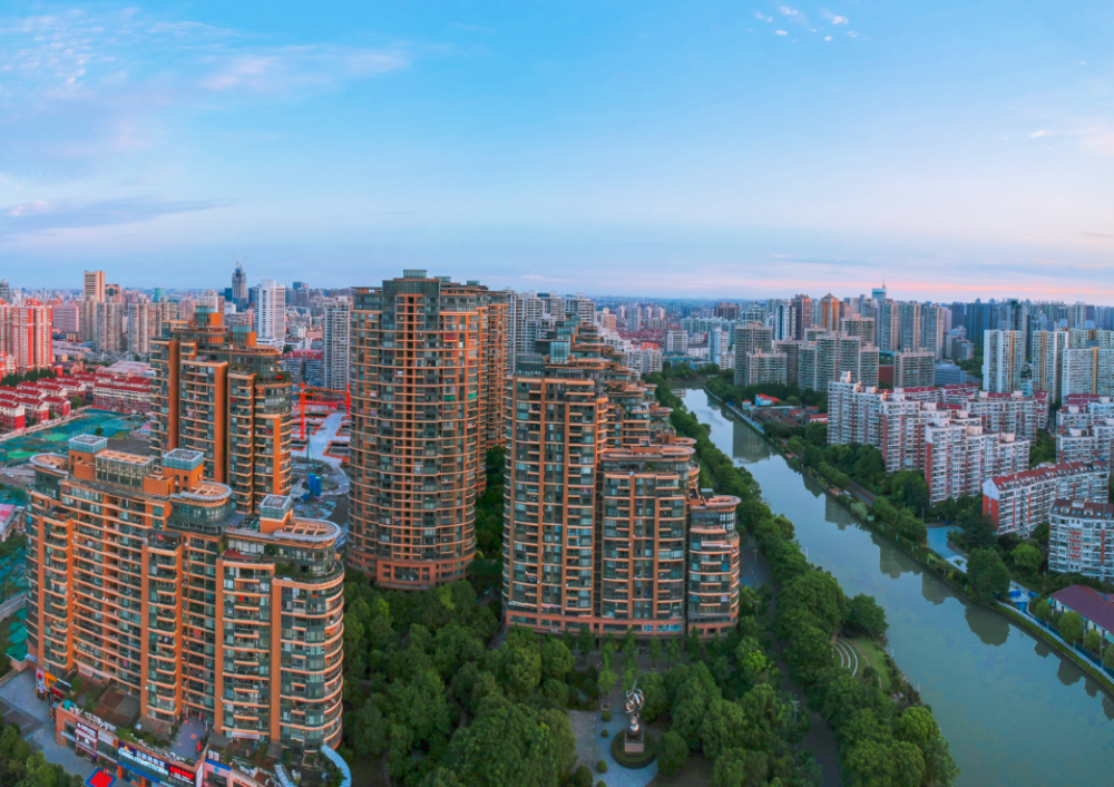 (上海新湖·明珠城实景图)其中,天虹项目已完成土地征收,计划年中开工