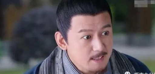 不过如今的吕行已经40岁了,他身形臃肿,与此前《刁蛮公主》的白云飞