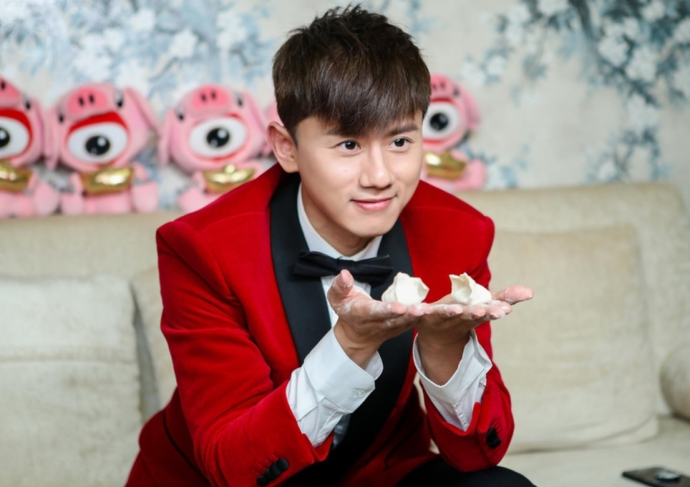 随后的主持生涯以及拍戏,都没有什么好的表现;所以看到张杰的现状心有