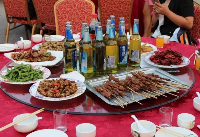 喝酒时忌讳的四道菜酒桌上尽量避免爱喝酒的人不妨了解