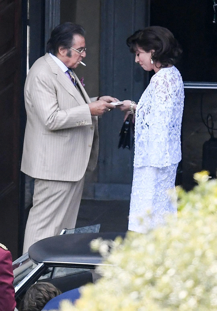 莱托秃头造型好拼,ladygaga穿红裙皮草超贵妇,这部电