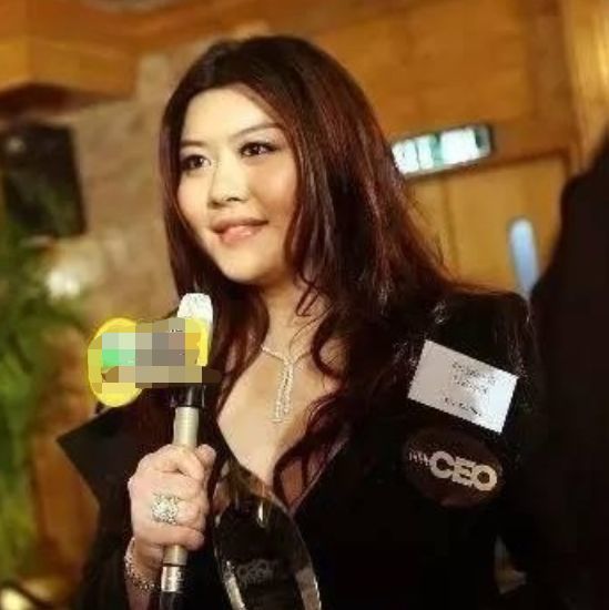 最后就是他的女儿向咏恒,他与前妻的女儿,虽然没能时常陪伴在他们5年