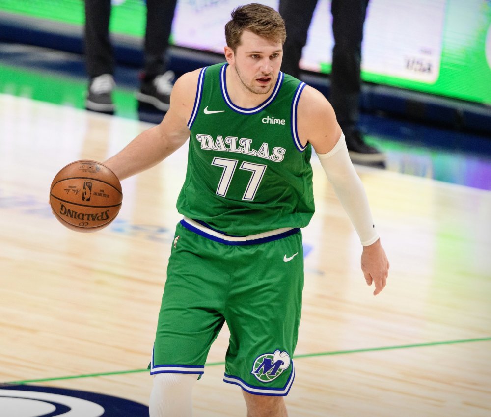 欧文45分空砍篮网难阻独行侠遭4连败湖人争5无望第6也不保