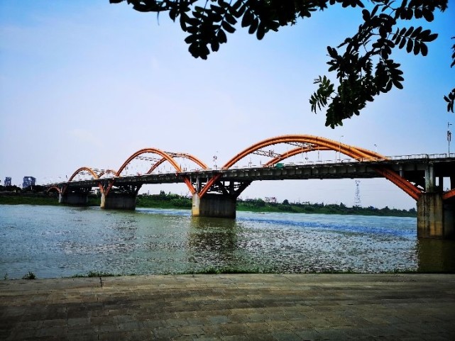 益阳青龙洲大桥已经建成,即将通车.