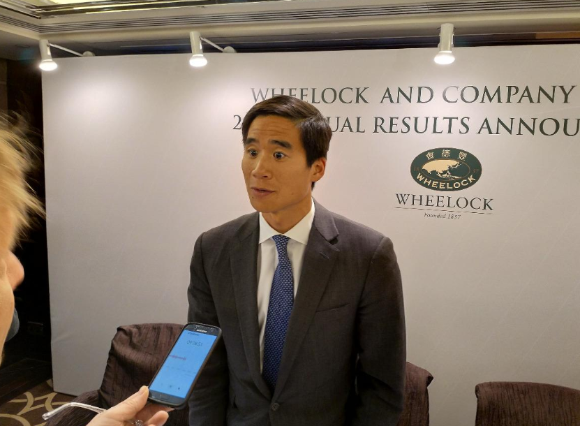 “船王”包玉刚外孙，继承财产3000亿，陪女友看电影却从不带保镖_腾讯新闻