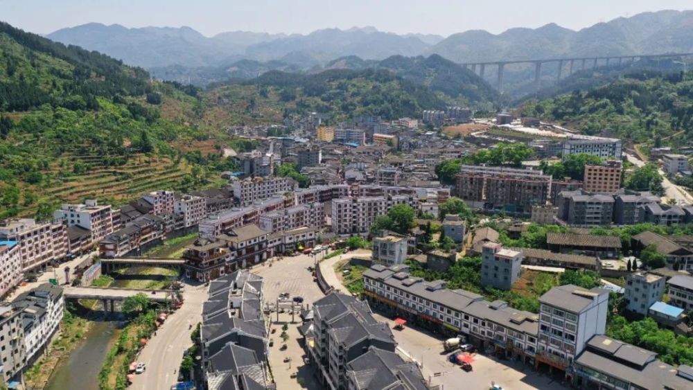 桐梓县新站镇,素有"黔渝之要塞,商贸之重镇,交通之枢纽"的美誉,境内