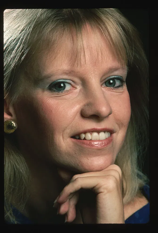 而盖茨的母亲,完全不同意他和安的恋情,认为年长9岁的温布莱德并不