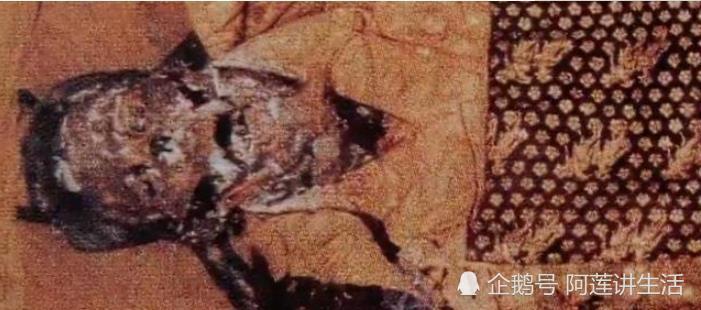 这具女性骸骨经过研究,死亡的时候应该40岁左右,再结合专家对完颜晏的