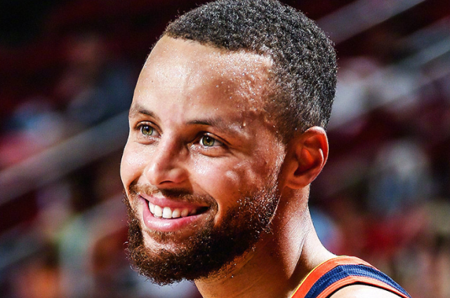 创3壮举勇士奇兵20分钟7三分25分库里微笑看他末节17分