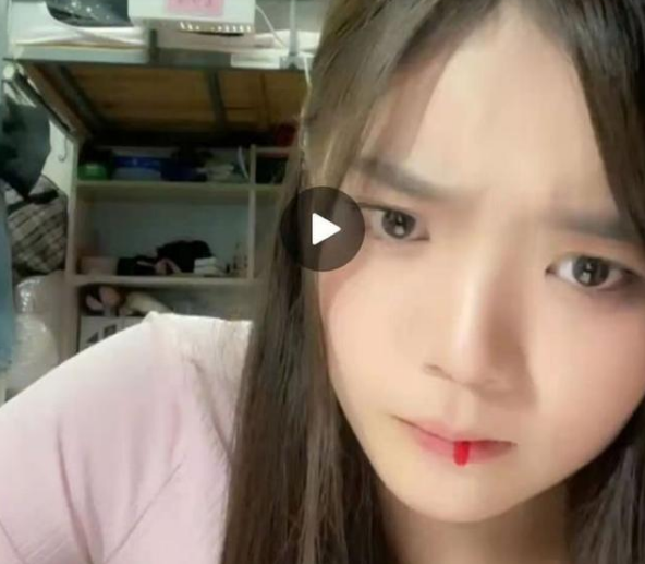 20岁女星刘丽千直播吐血因食道或胃出问题网友猜测跟压力有关