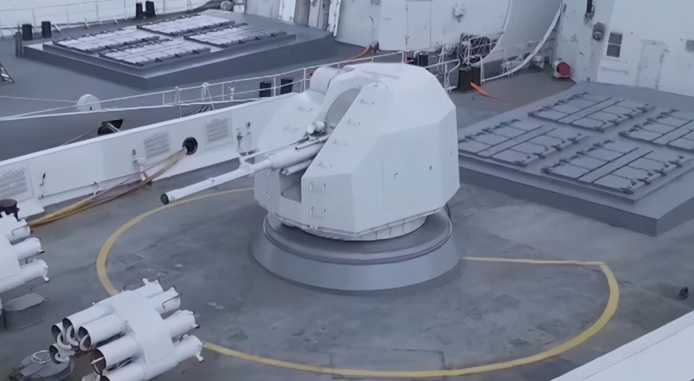 火力全开054a护卫舰76mm主炮发威一举击沉8000吨靶舰